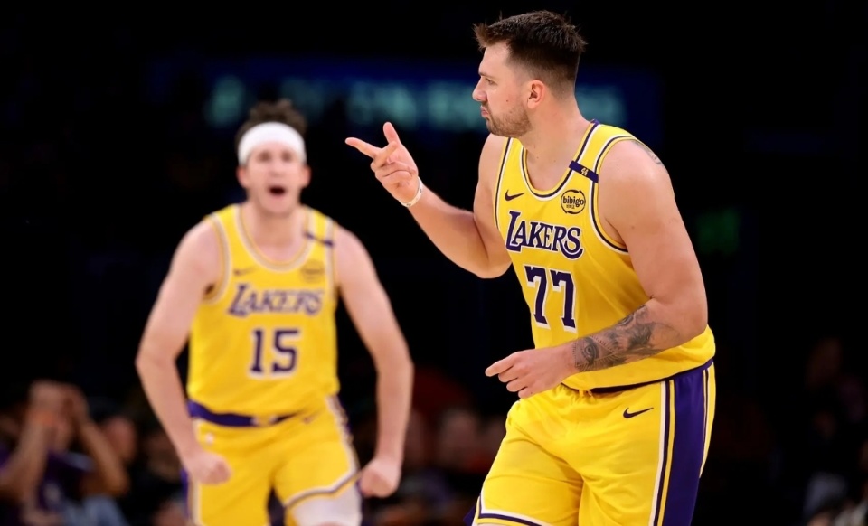 落后湖人, 文森特连罚, 浓眉后仰命 落后湖人, 文森特连罚, 浓眉后仰命